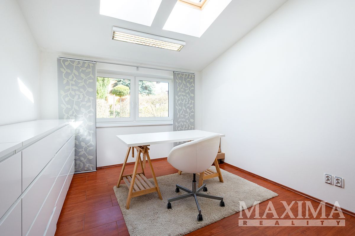 Prodej rodinného domu 250 m², pozemek 1421 m² – fotografie 5