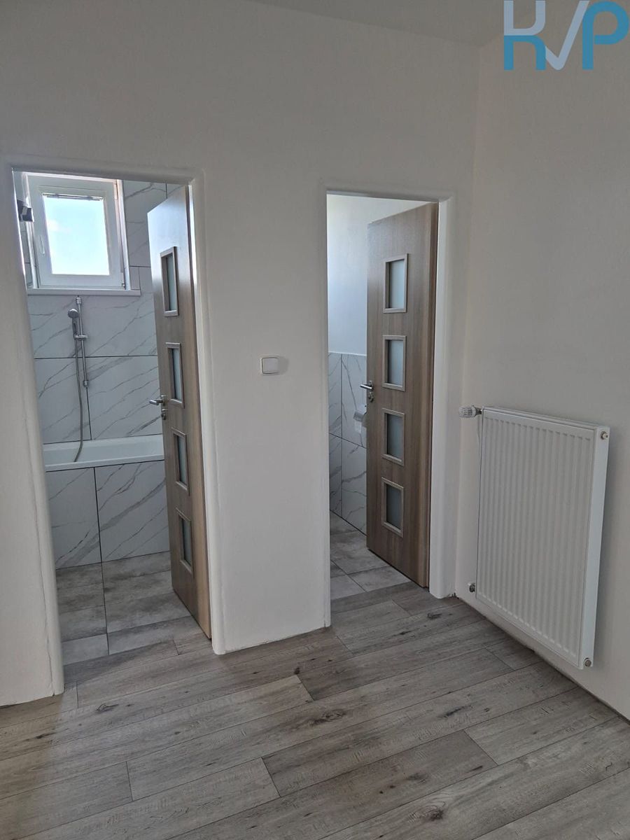 Pronájem bytu 2+kk 37 m² – fotografie 3