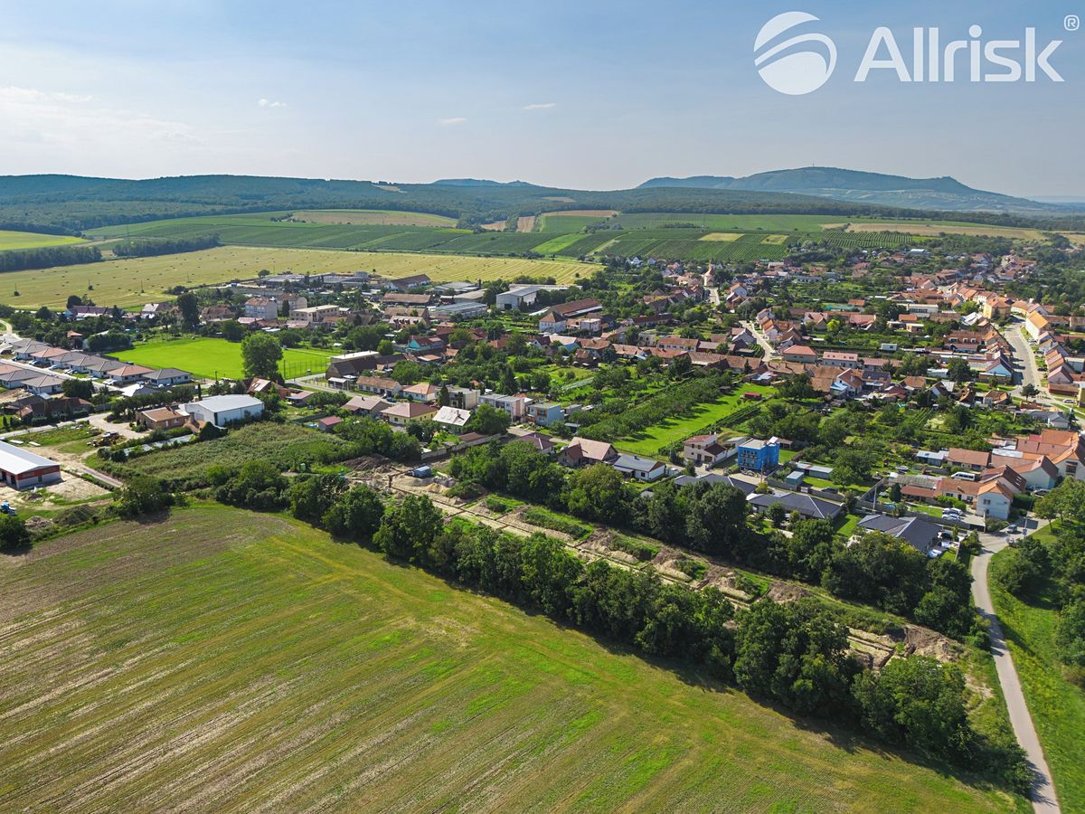 Prodej stavebního pozemku 776 m² – fotografie 3