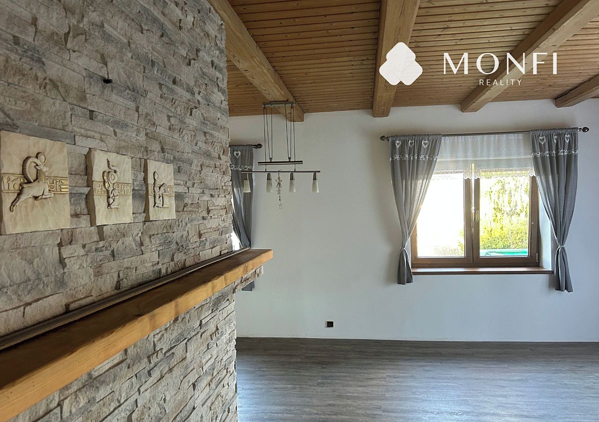 Prodej rodinného domu 176 m², pozemek 1379 m² – fotografie 2