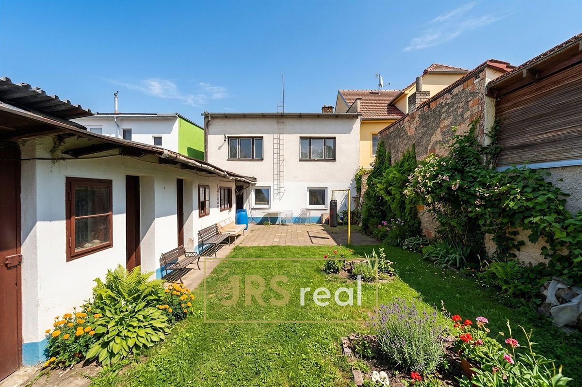Prodej rodinného domu 170 m², pozemek 398 m² – fotografie 2
