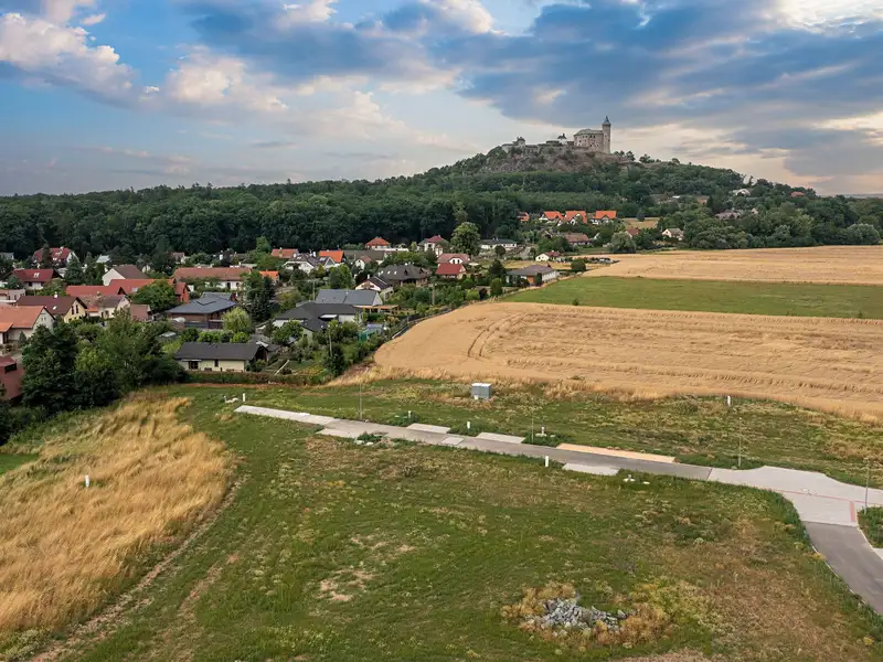 Prodej stavebního pozemku 1152 m², Ráby – náhled fotky 1