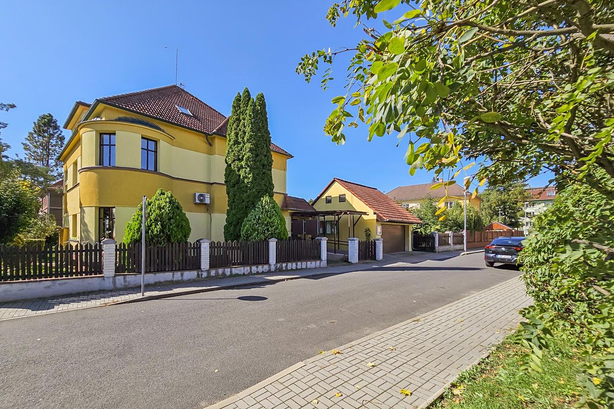 Prodej rodinného domu 418 m², pozemek 1052 m² – fotografie 5