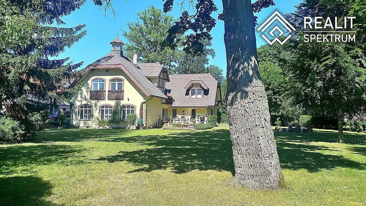 Prodej rodinného domu 460 m², pozemek 3238 m² – fotografie 2