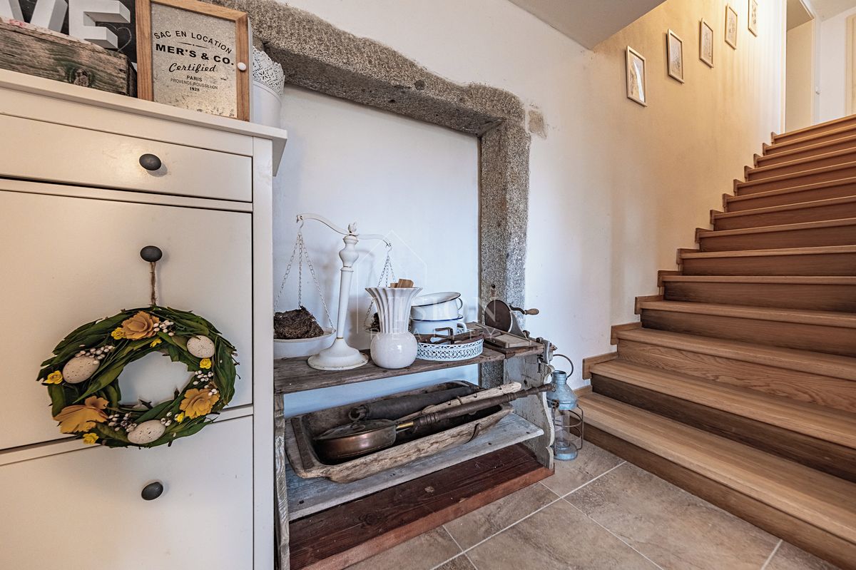 Prodej rodinného domu 190 m², pozemek 1831 m² – fotografie 3