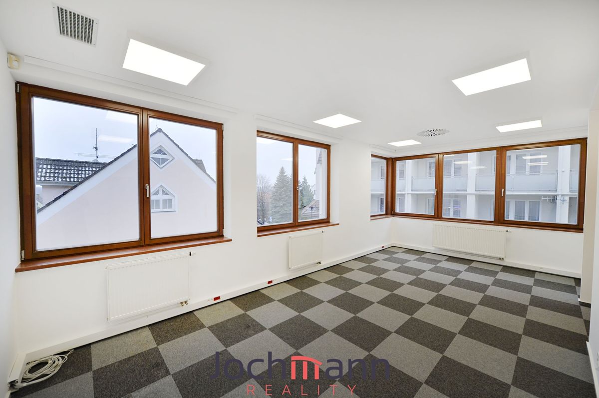 Pronájem kanceláře 32 m² – fotografie 3
