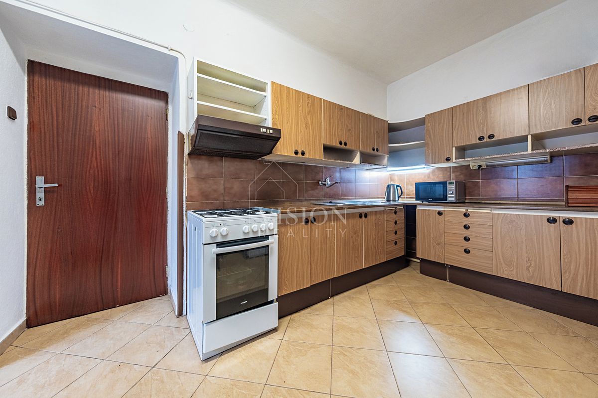 Prodej rodinného domu 140 m², pozemek 303 m² – fotografie 2
