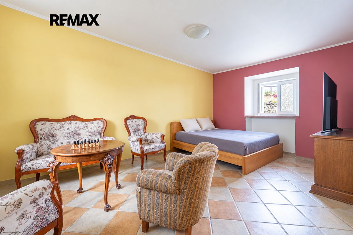 Prodej rodinného domu 160 m², pozemek 1334 m² – fotografie 4