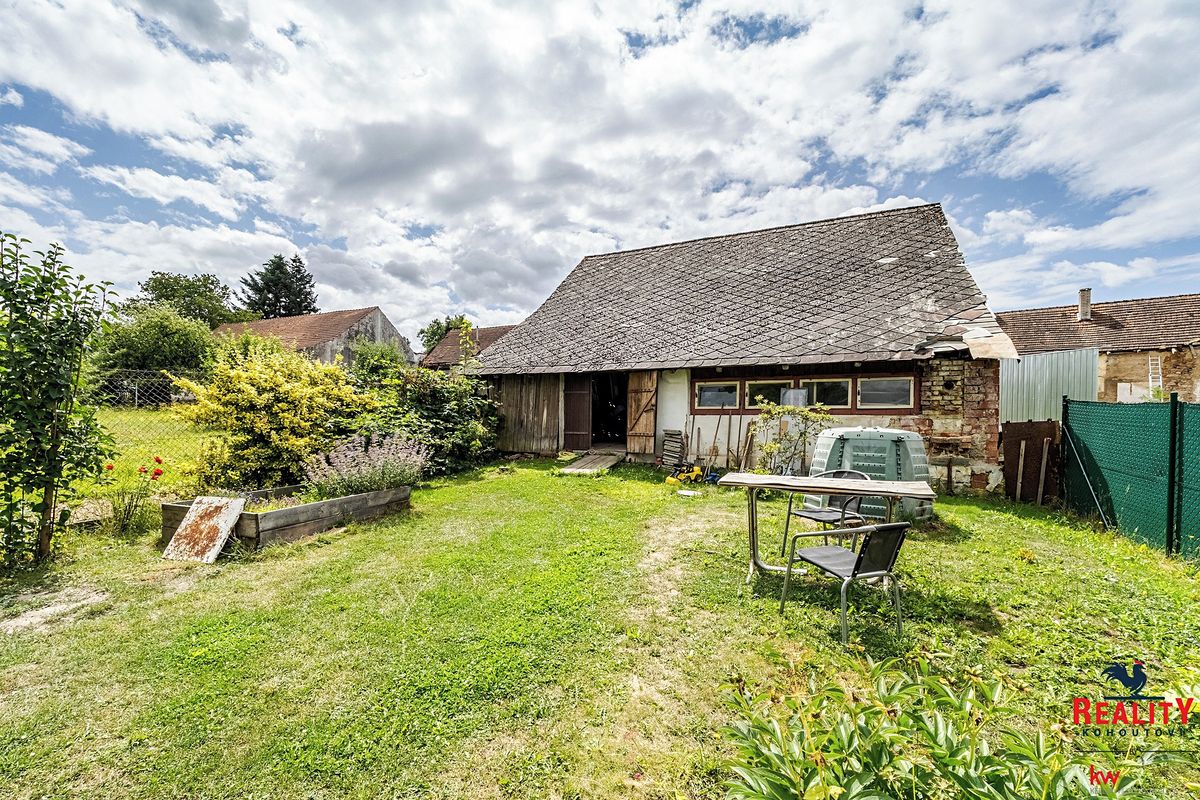 Prodej rodinného domu 260 m², pozemek 938 m² – fotografie 5