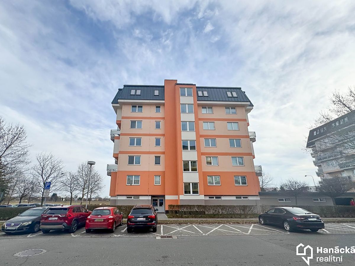 Pronájem bytu 2+kk 57 m² – fotografie 3