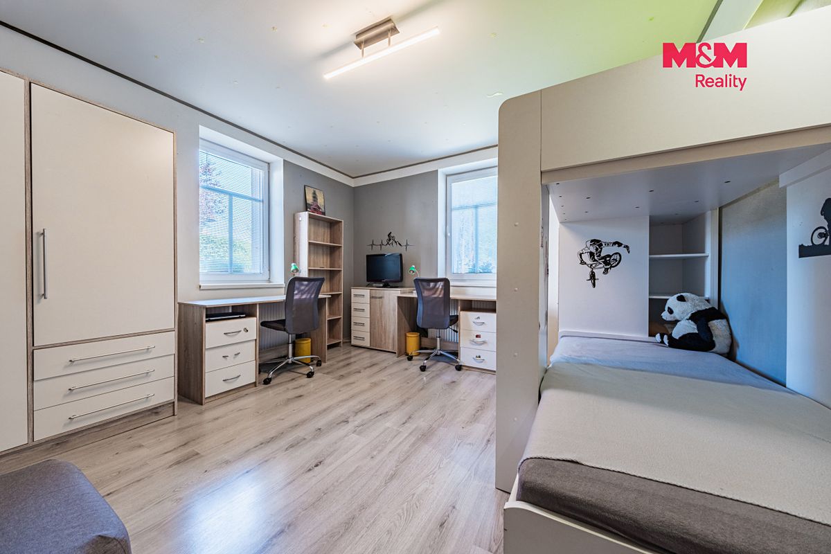 Prodej rodinného domu 200 m², pozemek 346 m² – fotografie 2