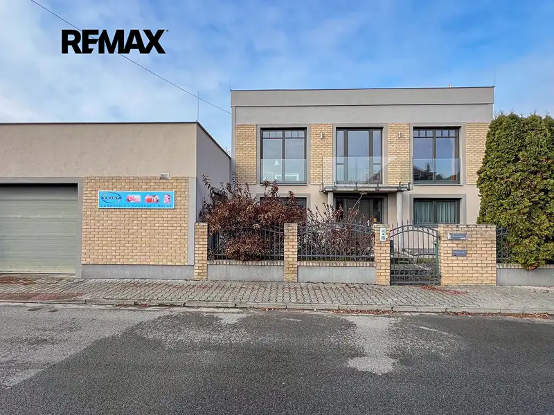 Prodej rodinného domu 280 m², pozemek 464 m², Kostelec nad Labem – náhled fotky 1