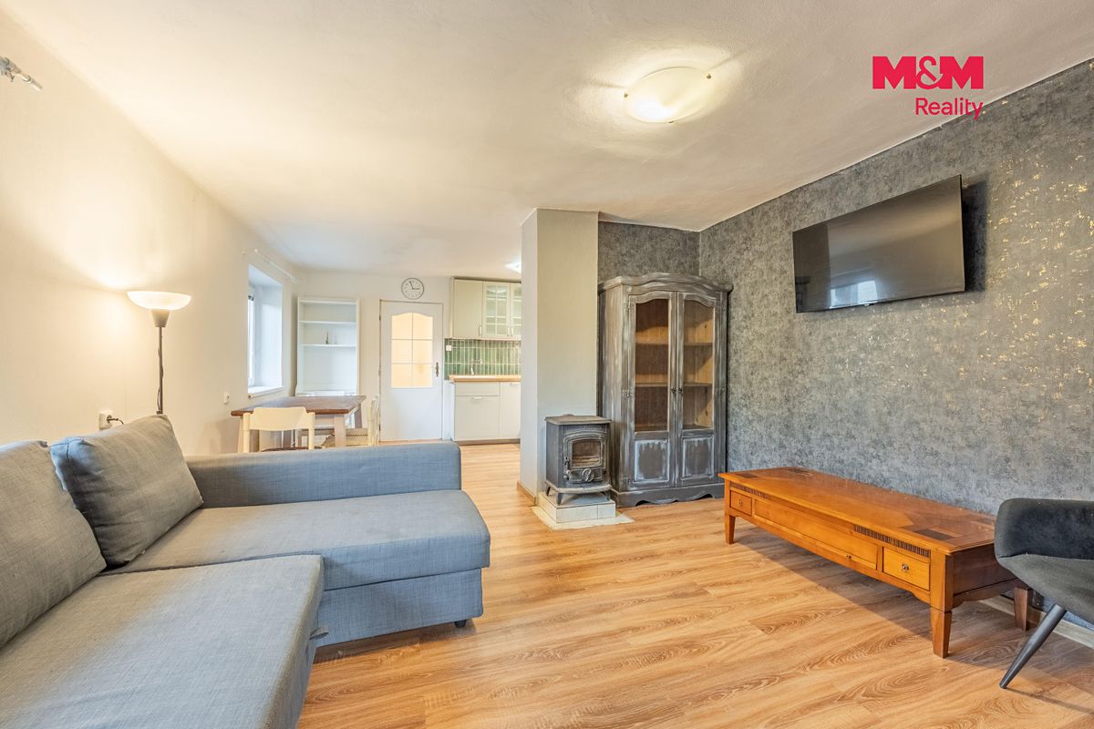 Prodej rodinného domu 70 m², pozemek 327 m² – fotografie 2