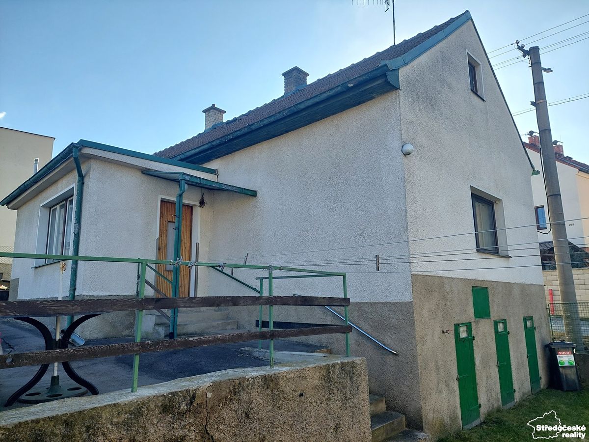 Prodej rodinného domu 61 m², pozemek 300 m² – fotografie 2
