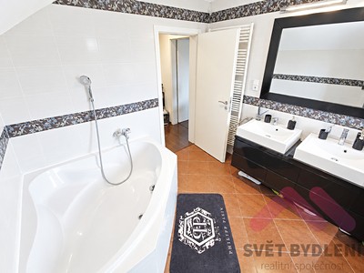 Prodej domu, 187 m² (3 z 23)