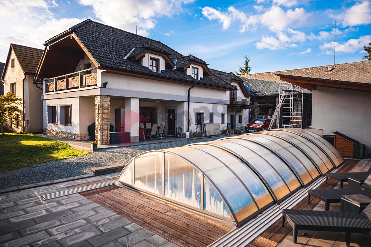 Prodej rodinného domu 211 m², pozemek 2261 m² – fotografie 2