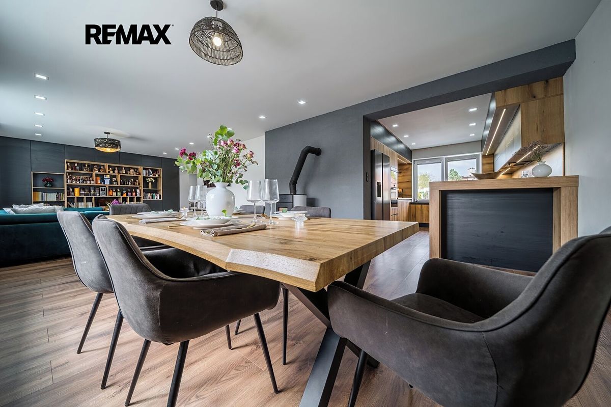 Prodej rodinného domu 290 m², pozemek 671 m² – fotografie 4