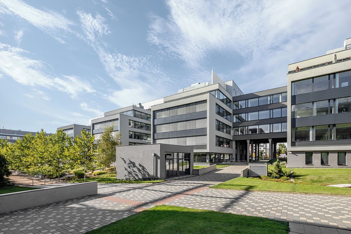 Pronájem kanceláře 2000 m² – fotografie 3