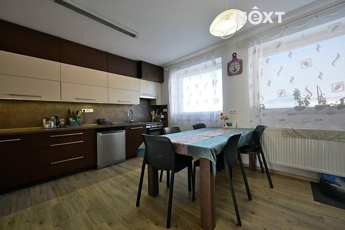 Prodej rodinného domu 290 m², pozemek 497 m² – fotografie 3