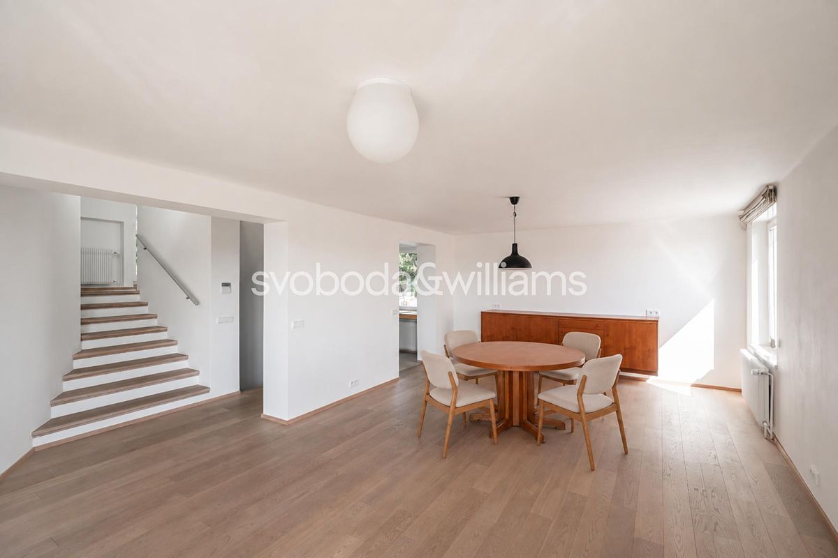 Prodej rodinného domu 207 m², pozemek 652 m² – fotografie 5