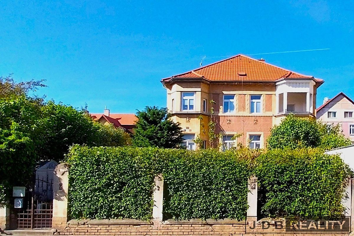 Prodej rodinného domu 266 m², pozemek 719 m²
