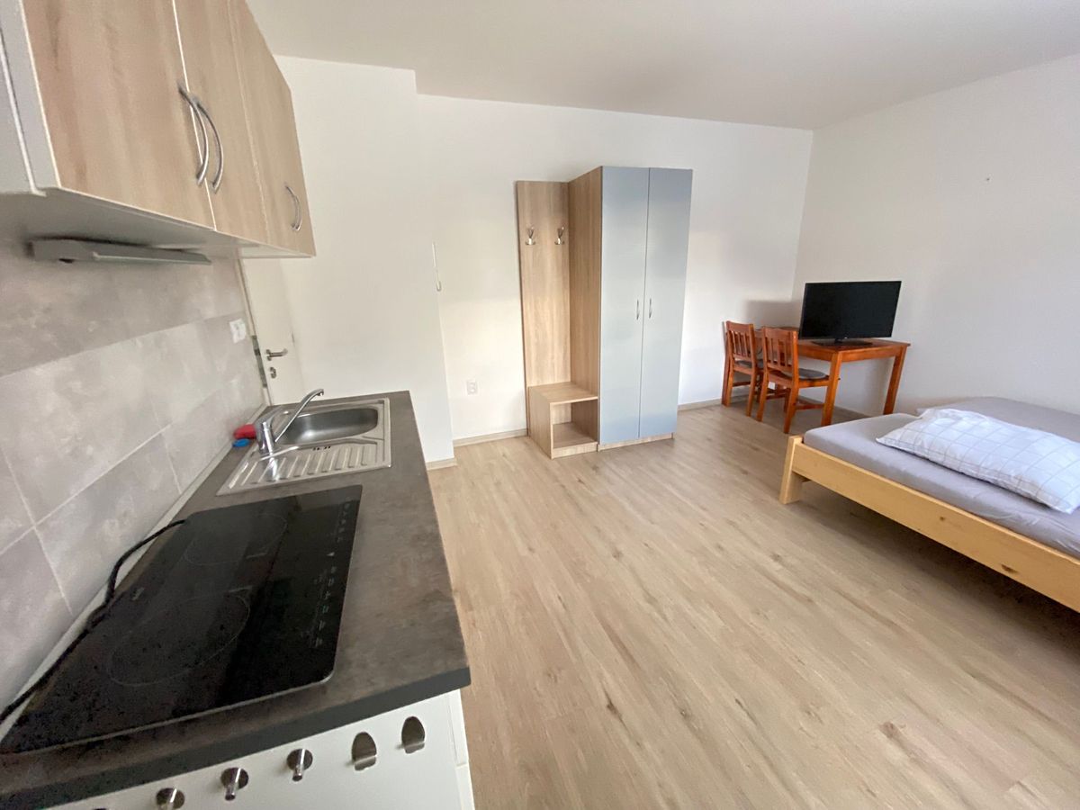Pronájem bytu 1+kk 28 m² – fotografie 3