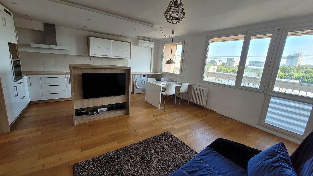 Pronájem bytu 3+kk 76 m² – fotografie 4