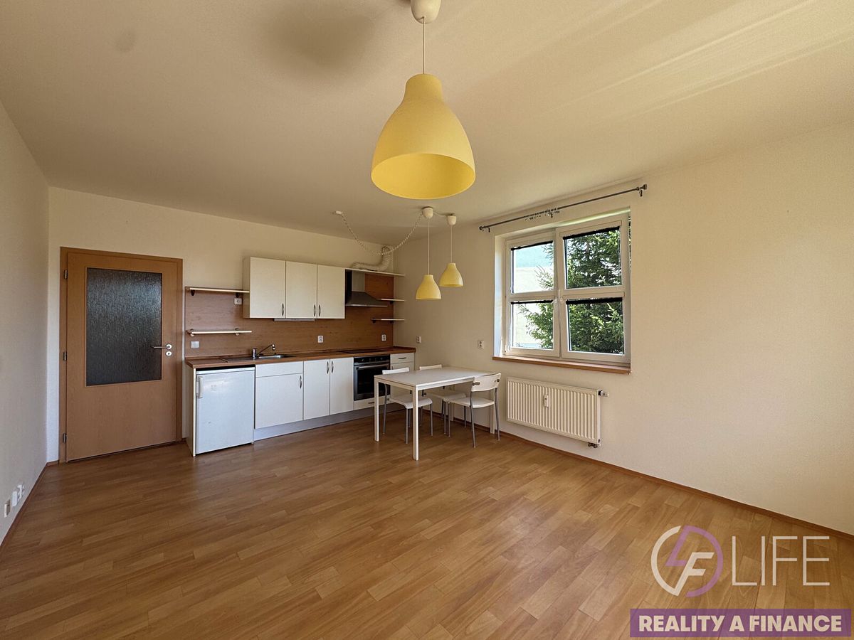 Pronájem bytu 2+kk 48 m² – fotografie 2