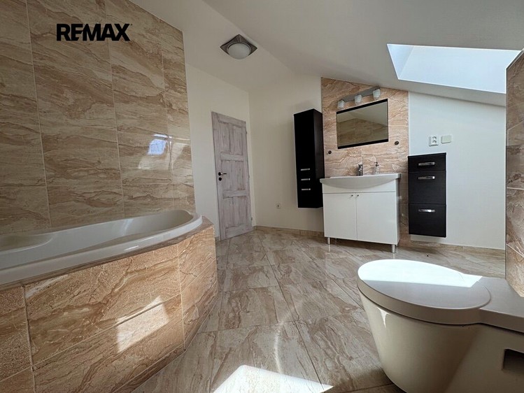 Квартира 4+1 в оренду, 37 м² (2 з 15)