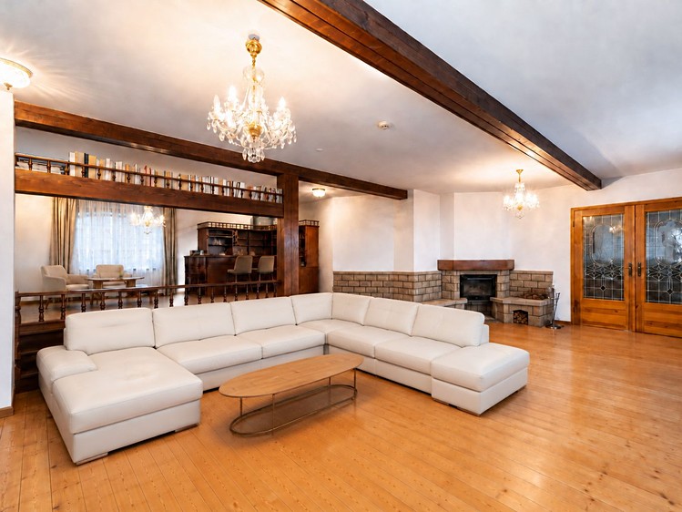 Haus zum Kauf, 923 m² (1 von 28)