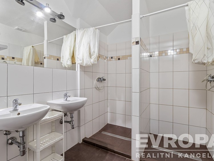 Комерційне приміщення на продаж, 1 751 м² (26 з 35)