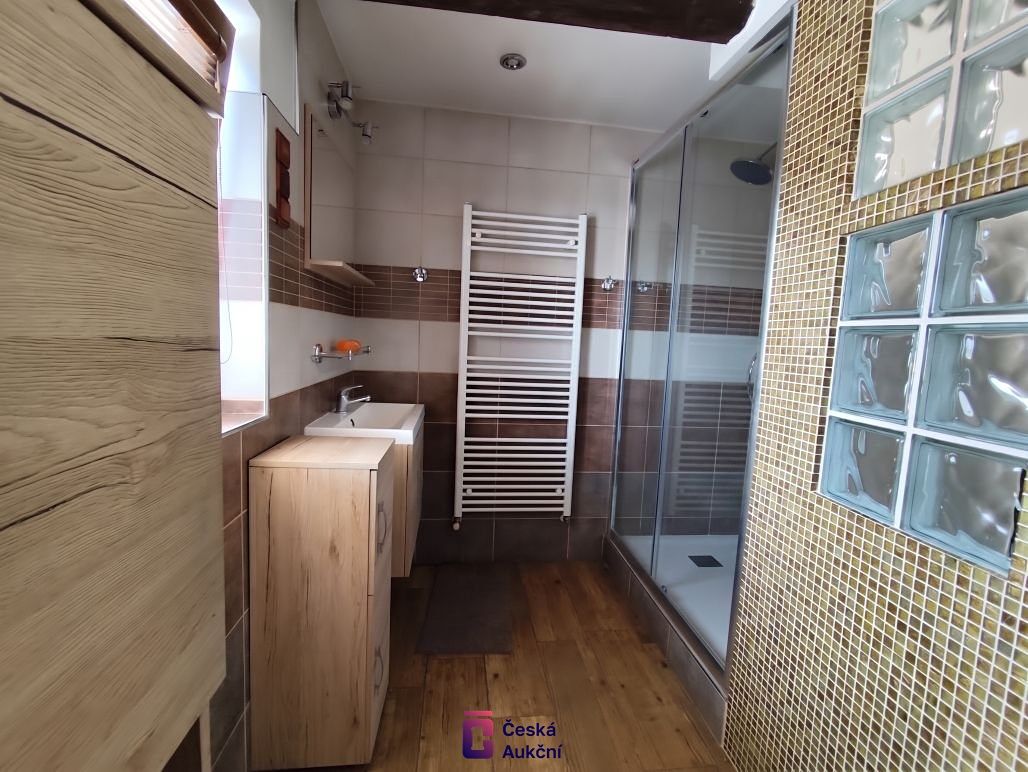 Prodej rodinného domu 218 m², pozemek 1170 m² – fotografie 3