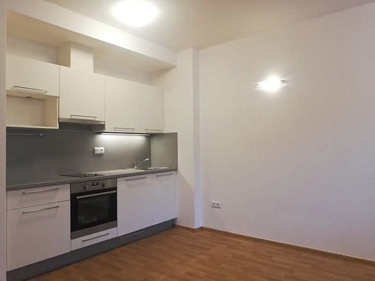 Pronájem bytu 1+kk 32 m² – fotografie 3