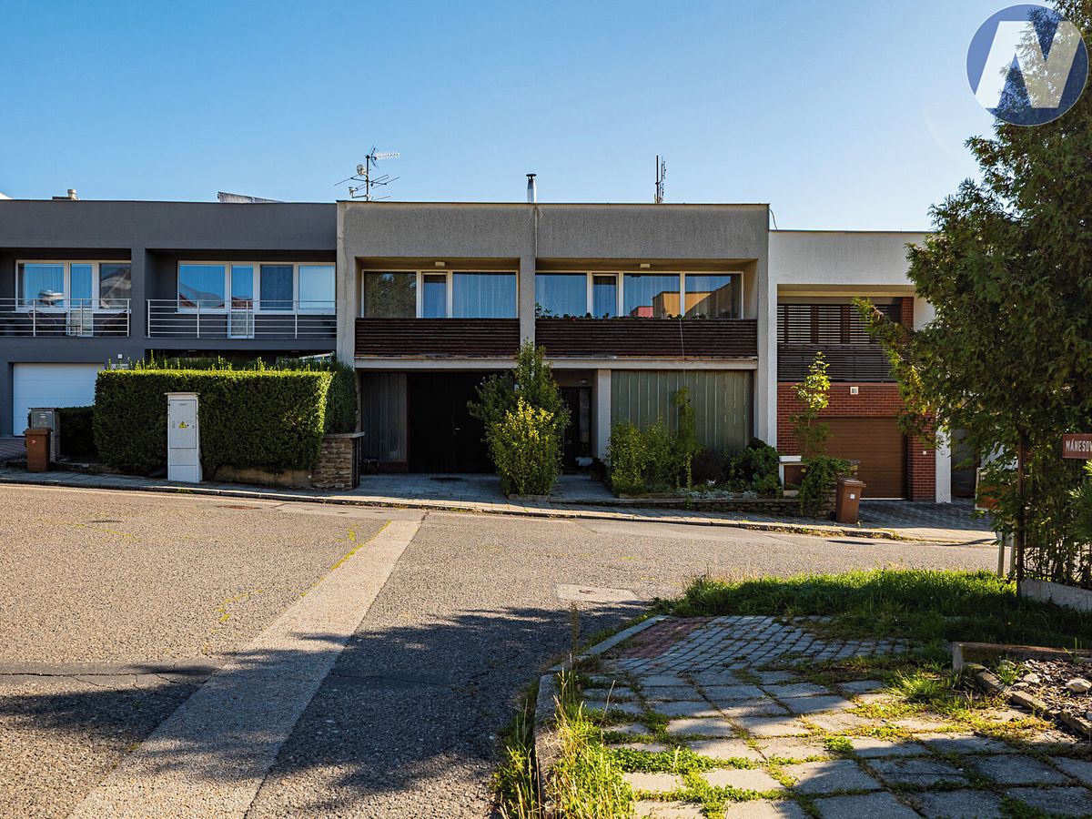Prodej vícegeneračního domu 365 m², pozemek 527 m² – fotografie 2