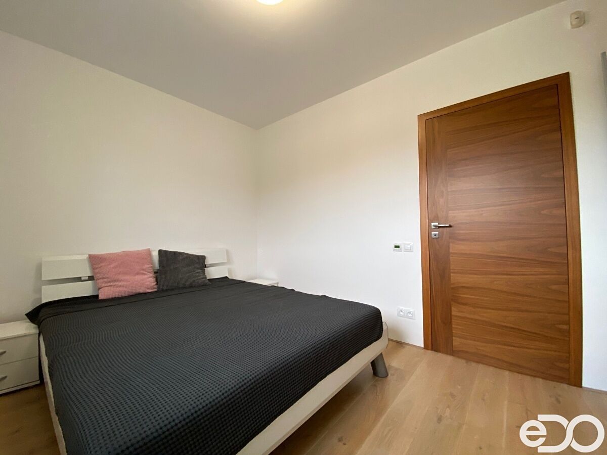 Pronájem bytu 2+kk 48 m² – fotografie 3