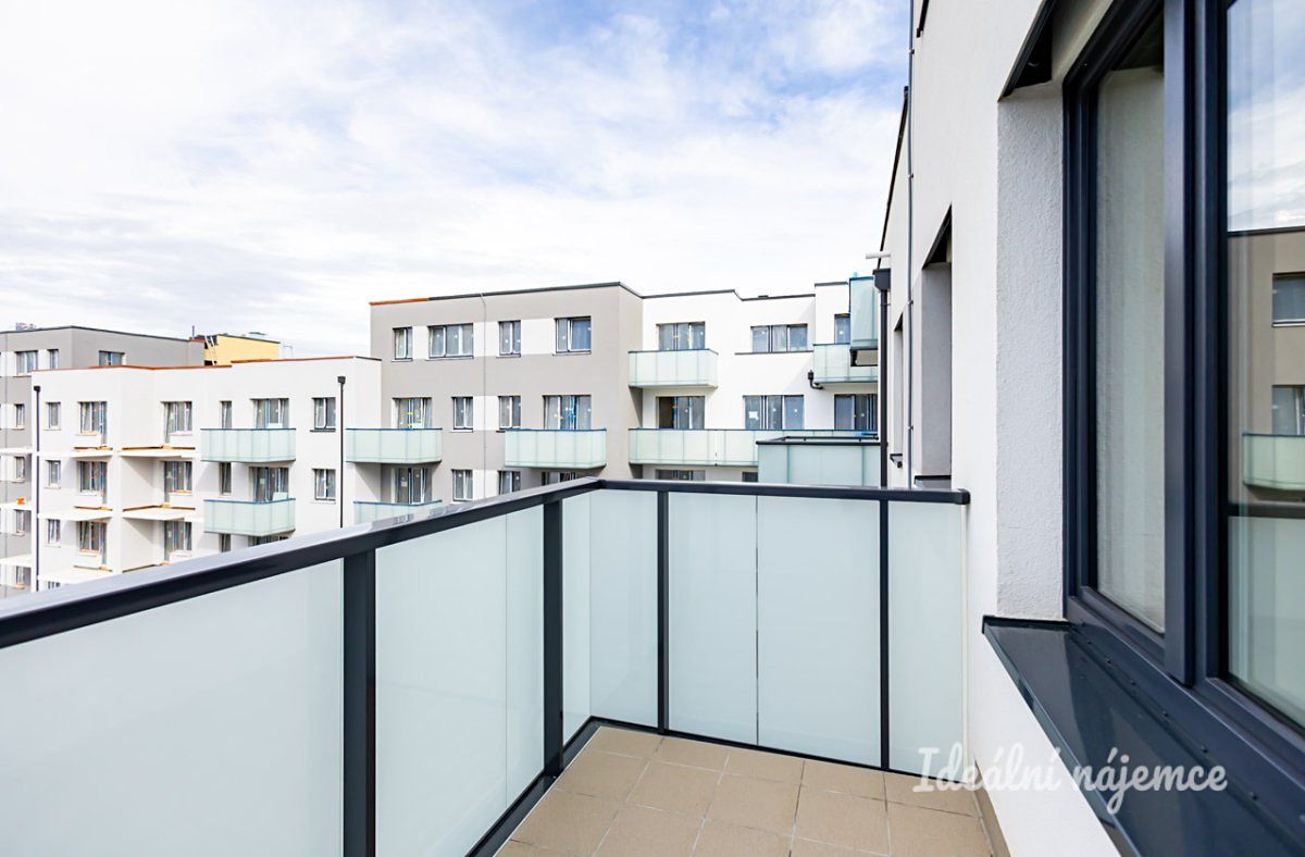 Pronájem bytu 1+kk 34 m² – fotografie 2