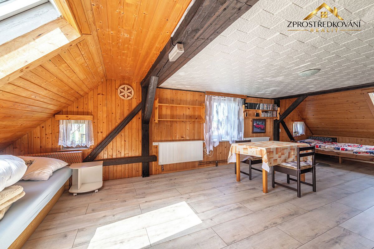 Prodej rodinného domu 250 m², pozemek 382 m² – fotografie 3