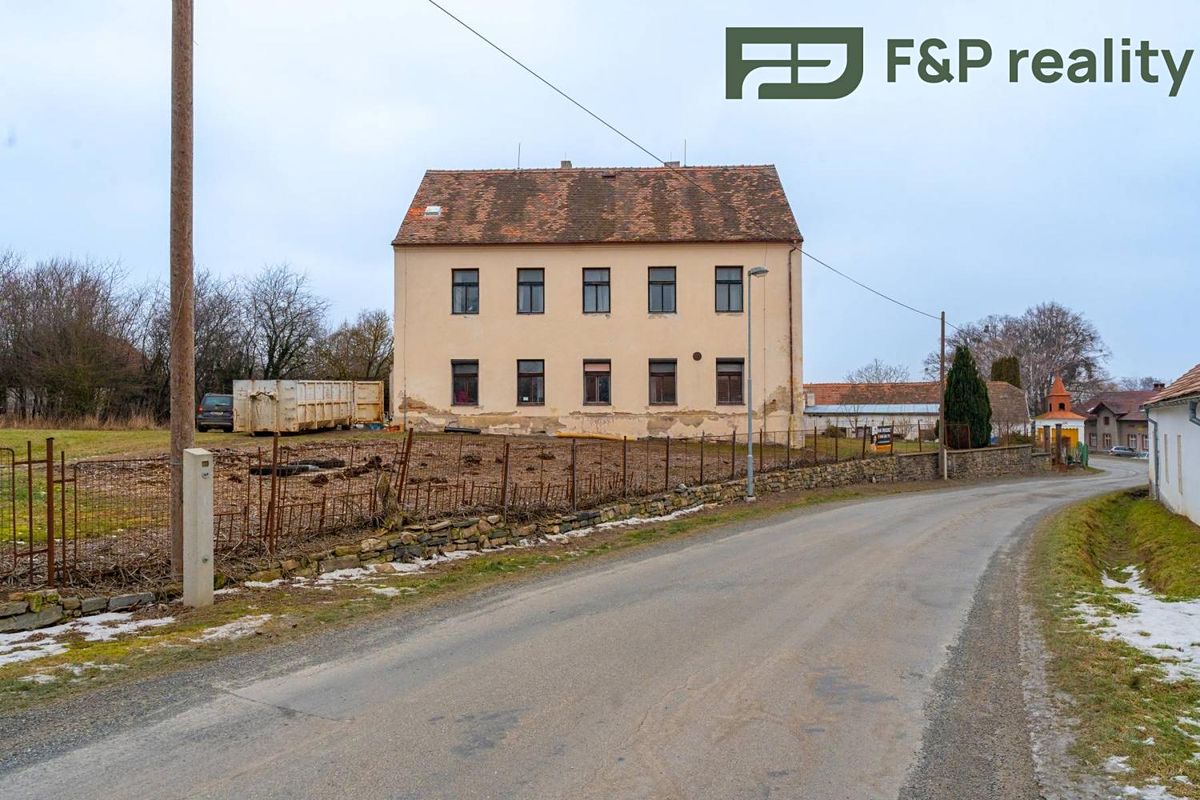 Prodej komerční nemovitosti 300 m² – fotografie 2