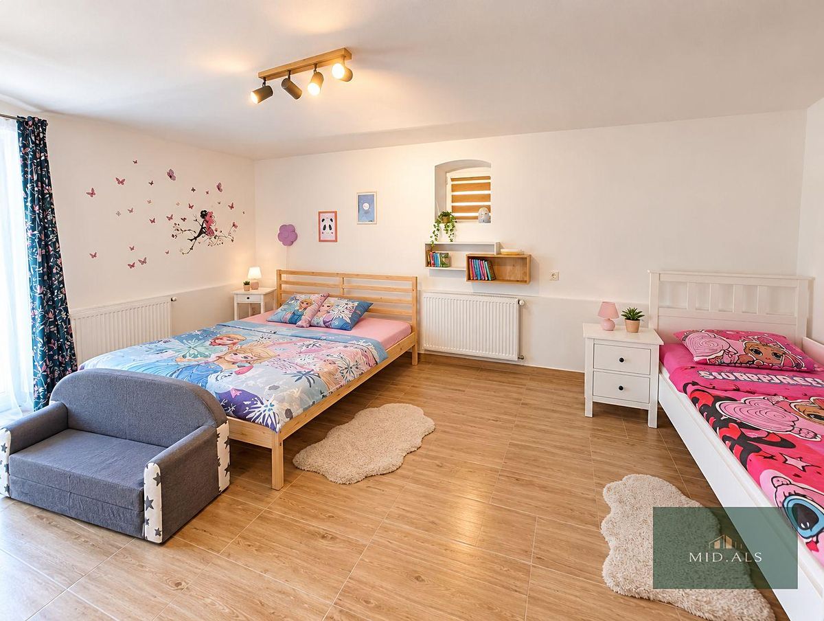 Pronájem rodinného domu 200 m², pozemek 1301 m² – fotografie 2