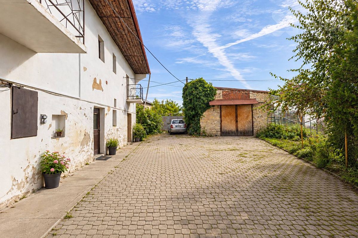 Prodej rodinného domu 185 m², pozemek 1805 m² – fotografie 2