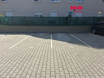 Pronájem garážového stání 13 m²