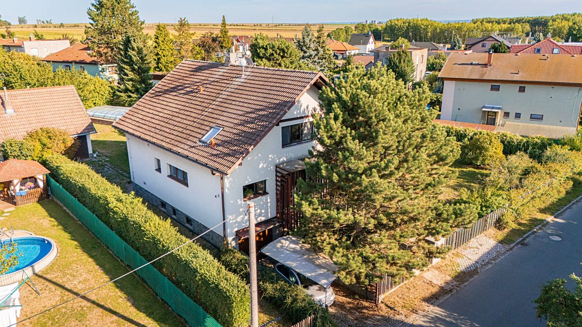 Prodej rodinného domu 320 m², pozemek 1755 m² – fotografie 3