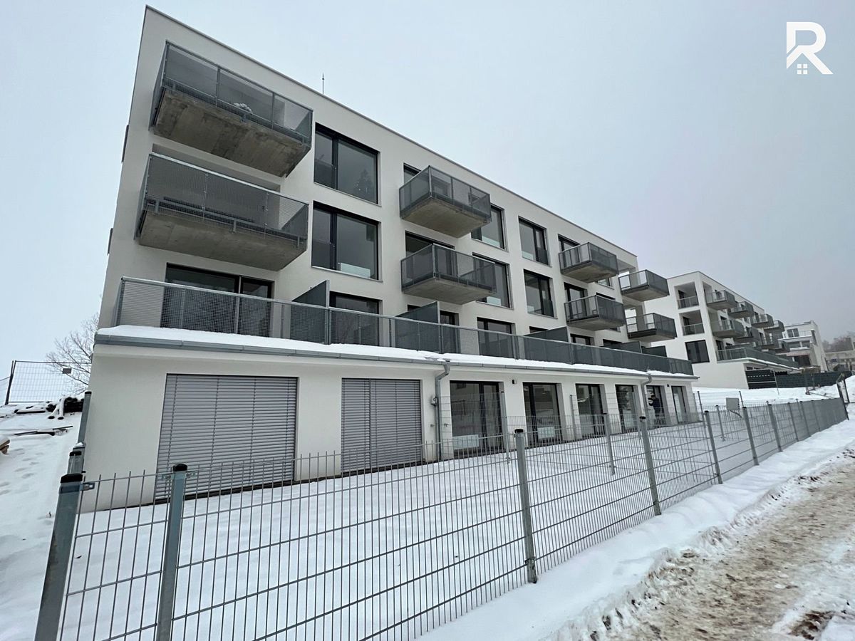 Pronájem bytu 1+kk 29 m² – fotografie 3