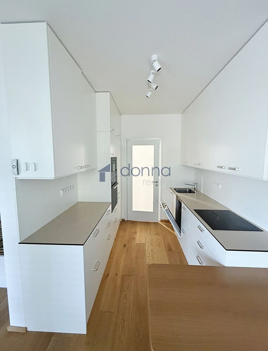 Pronájem bytu 1+kk 39 m² – fotografie 2