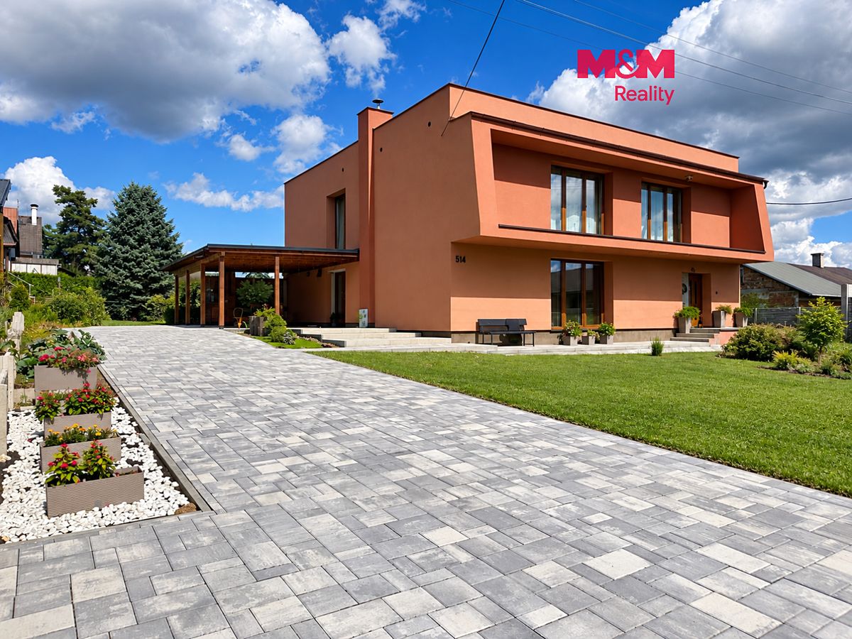 Prodej rodinného domu 300 m², pozemek 860 m²