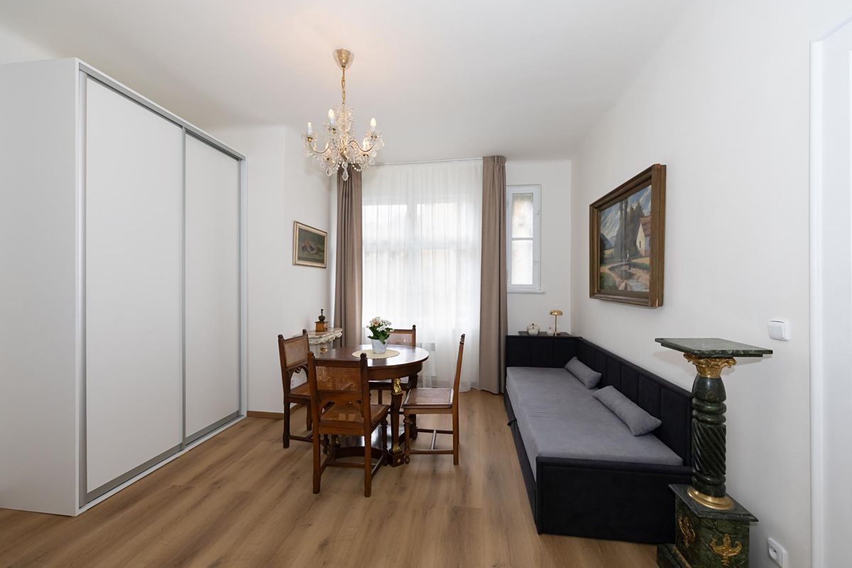 Pronájem bytu 2+kk 61 m² – fotografie 2