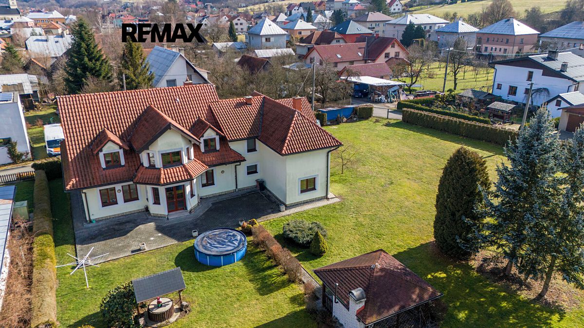 Prodej rodinného domu 302 m², pozemek 1176 m² – fotografie 3