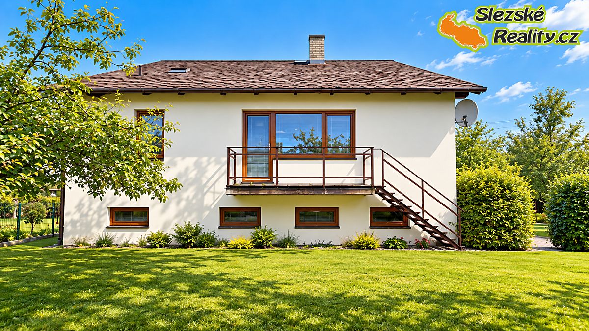 Prodej rodinného domu 240 m², pozemek 1130 m² – fotografie 2