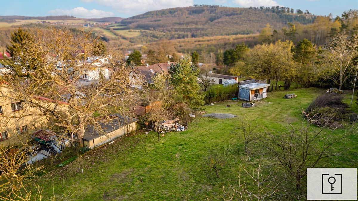 Prodej stavebního pozemku 1748 m² – fotografie 4
