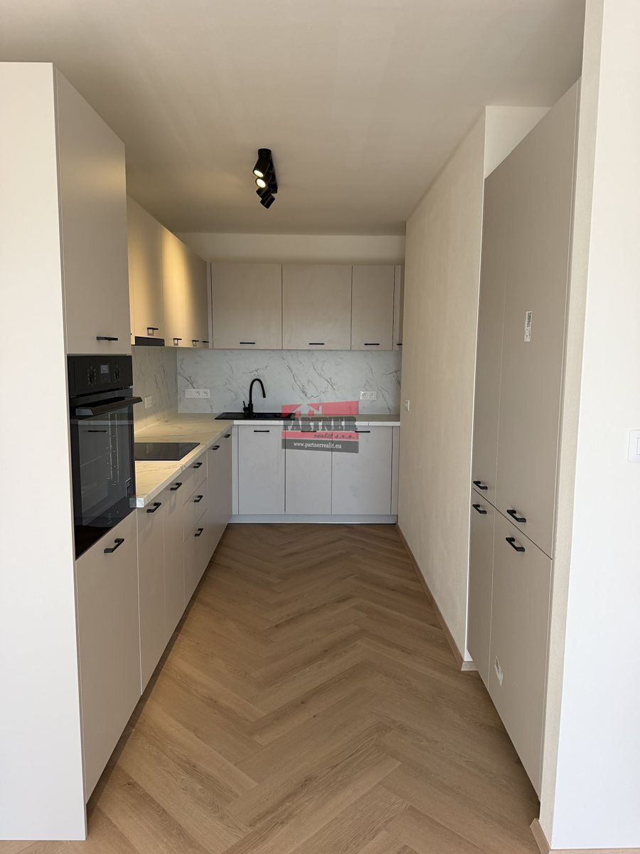 Pronájem bytu 2+kk 54 m² – fotografie 2